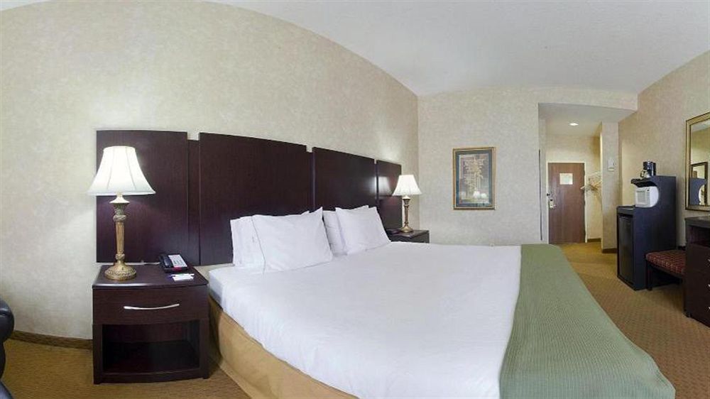 Holiday Inn Express Prince Frederick By Ihg Bagian luar foto