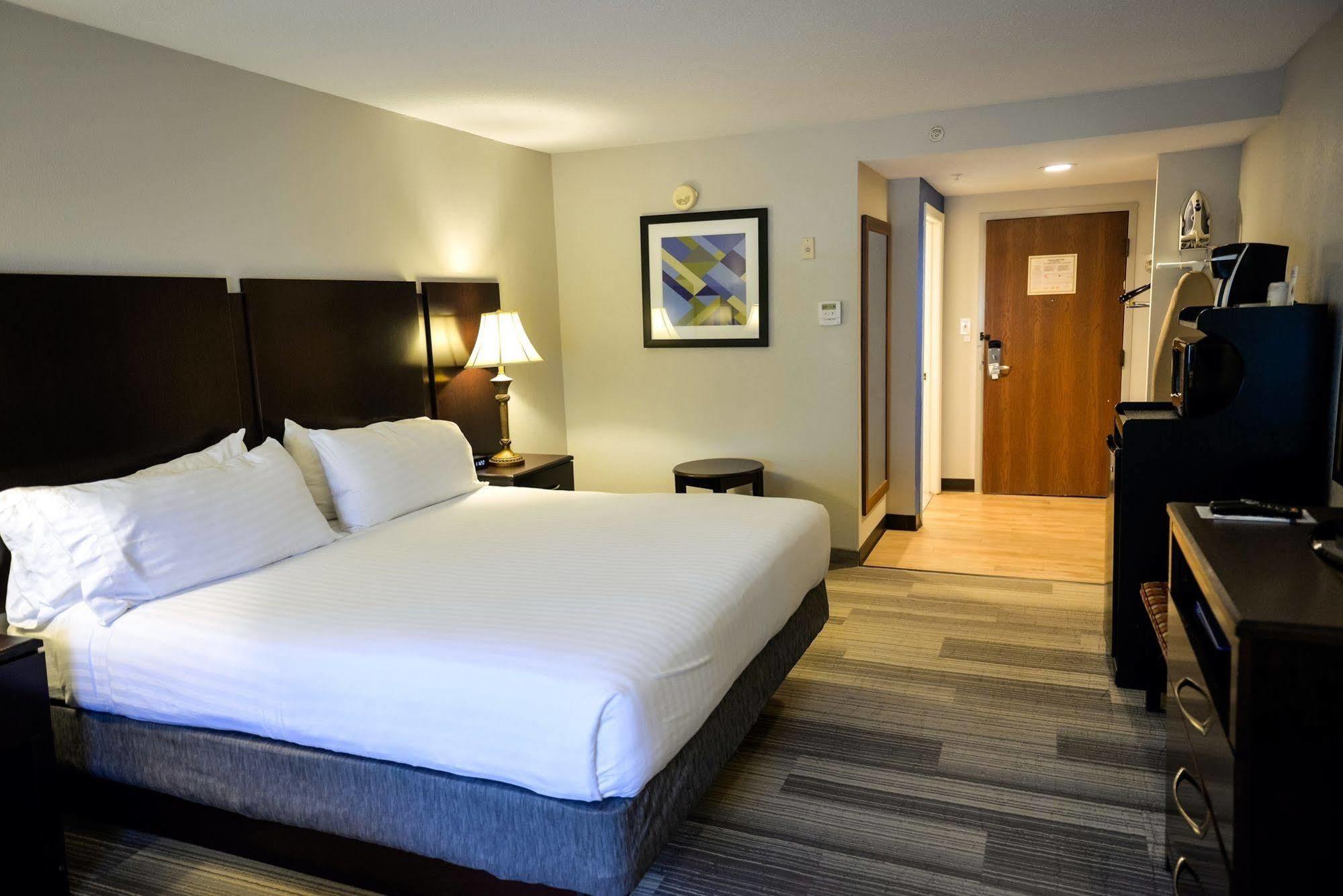 Holiday Inn Express Prince Frederick By Ihg Bagian luar foto